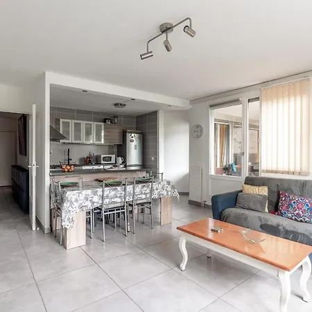 Charming Two Steps Away From Confluence In - Welkeys Appartement
